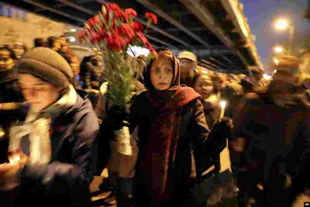 Teherán, capital de Irán, vio desfilar a quienes expresaron sus condolencias por las víctimas en el avión derribado &quot;por error&quot; a manos del ejército iraní.