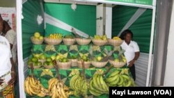 Un stand de fruits au SIALO 2019, à Lomé, le 8 octobre 2019. (VOA/Kayi Lawson)