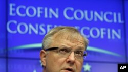 European Economic and Monetary Affairs Commissioner Olli Rehn speaks at a news conference after an European Union finance ministers meeting at the EU council headquarters in Brussels, March 15, 2011 (file photo)