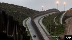 Bức tường biên giới Mỹ-Mexico ở Tijuana, gần San Diego