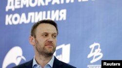 Pemimpin oposisi Rusia Alexei Navalny menghadiri konferensi pers di Moskow, 2015. (Reuters/Maxim Shemetov)