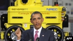 Tổng thống Hoa Kỳ Barrack Obama phát biểu tại Trung tâm Cơ khí Robot của trường Ðại học Carnegie Mellon ở Pittsburgh, ngày 24 tháng 6, 2011