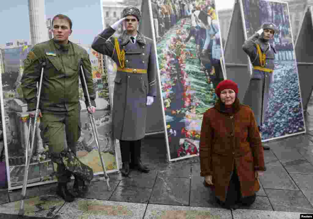 A woman cries during a funeral ceremony for Georgian Tomaz Sukhiashvili, 35, a member of self-defence battalion &quot;Donbass&quot;, who was killed in the fighting in eastern Ukraine, at the Independence Square in central Kyiv.