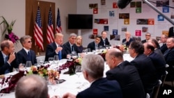 El presidente Donald Trump durante una cena con empresarios europeos en el Foro Económico Mundial en Davos, Suiza. Enero 25 de 2018.