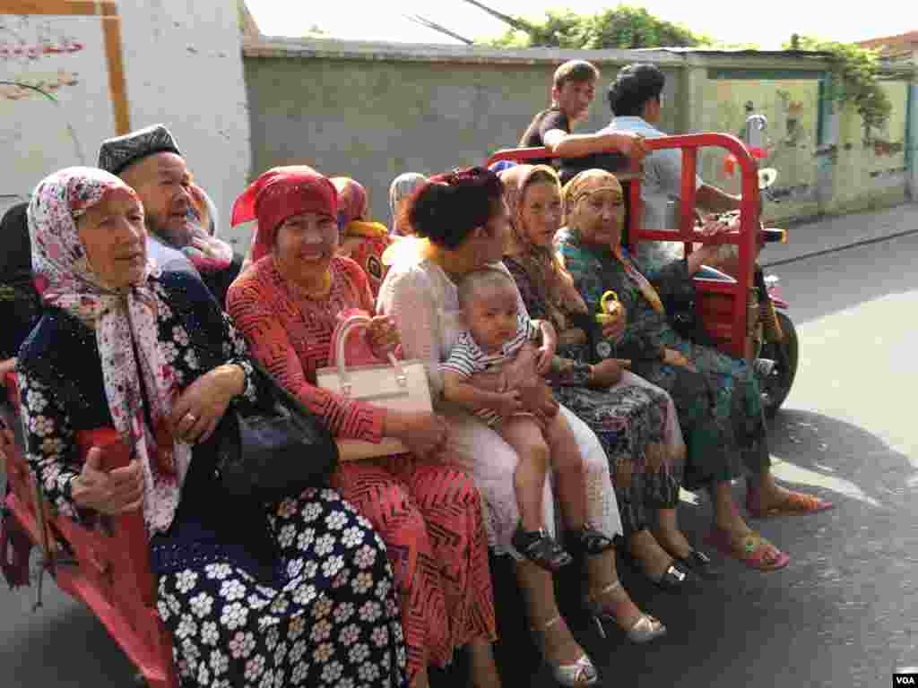 伊犁喀赞其民俗区仍保留各种维族文化习俗，并向游客开放。 (美国之音叶兵拍摄)