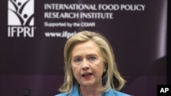 Clinton: Waa in Laga Adkaadaa Abaarta