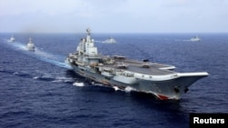 Kapal induk China, Liaoning, berpartisipasi dalam latihan militer Angkatan Laut Tentara Pembebasan Rakyat China di bagian barat Samudera Pasifik, 18 April 2018.