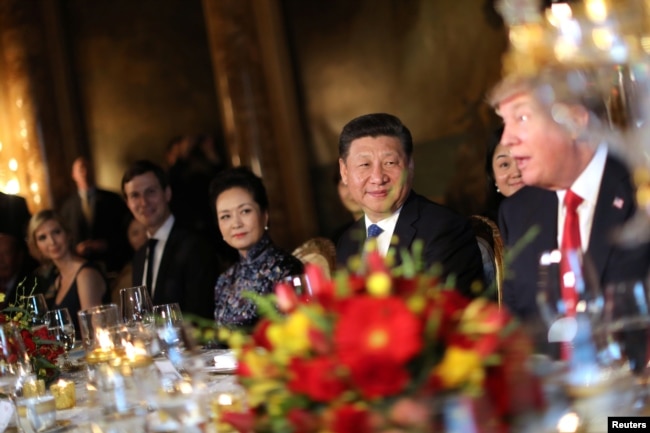 Chinese President Xi Jinping and First Lady Peng Liyuan attend a dinner hosted by U.S. President Donald Trump at Trump's Mar-a-Lago estate in West Palm Beach, Florida, April 6, 2017.