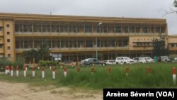 Le CHU de Brazzaville critiqué par les populations pour mauvaise prestation, le 5 décembre 2019. (VOA/Arsène Séverin)