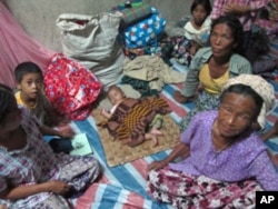 IDPs from different villages have become new neighbors in their camp, Laiza, Burma, August 2011