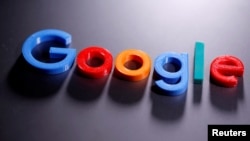 Tampak logo mesin pencari Google dalam foto ilustrasi yang diambil pada 12 April 2020. (Foto: Reuters/Dado Ruvic)