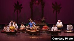 Khmer traditional musicians play one of the Khmer traditiional music for the Cambodian-American Heritage Dance Troupe dancers to perform for a big audience at the Library of Congress, in Washington D.C., in May, 2017. (Courtesy photo of Cambodian-American Heritage Dance Troupe) 