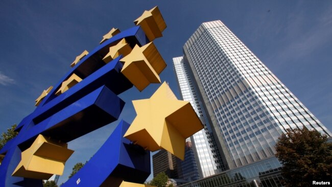 德国法兰克福欧洲央行大厦外的欧盟徽标 （资料照片）