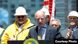 布朗州长在旧金山庆祝高铁案 by 加州州长办公室