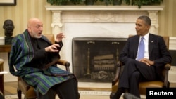 Presiden AS Barack Obama menerima kunjungan Presiden Afghanistan Hamid Karzai di Gedung Putih, Jumat (11/1). 