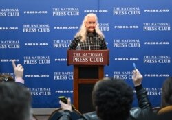 Debra Tice, ibu dari jurnalis yang hilang Austin Tice, berbicara pada konferensi pers 27 Januari 2020 di National Press Club di Washington, DC. (AFP)