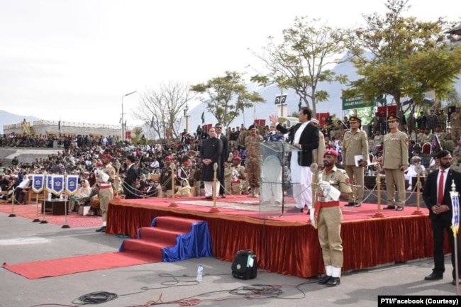 وزیر اعظم عمران خان نے الیکشن سے پہلے گلگت بلتستان کا دورہ کر کے اسے پاکستان کا عبوری صوبہ بنانے کا اعلان کیا۔
