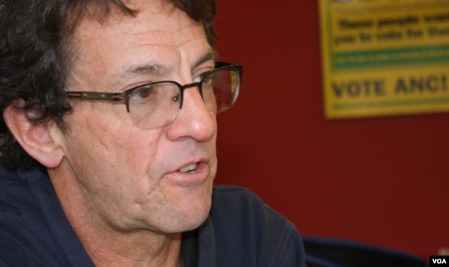 Mark Heywood, director of the Section 27 social justice movement, wants the South African government to implement better strategies to prevent new HIV infections. (D. Taylor/VOA)