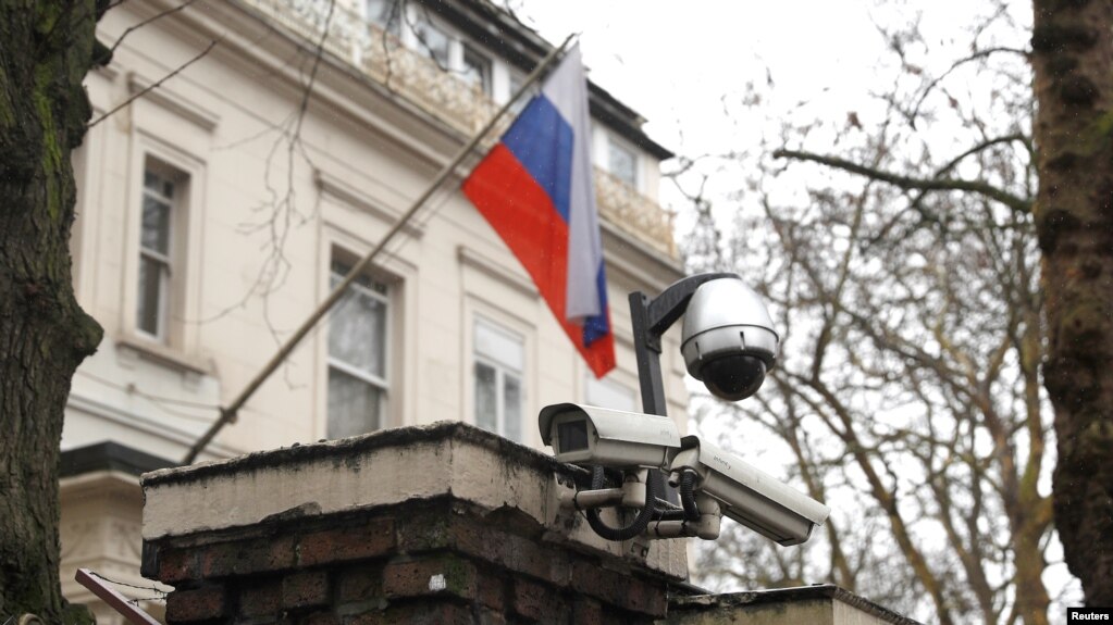 Camera an ninh tại Đại sứ quán Nga ở London, Anh, ngày 12 tháng 3, 2018