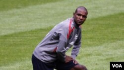 Pesepakbola Perancis yang bermain untuk Barcelona, Eric Abidal pernah mengidap kanker (foto:dok).