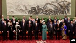 参加北京的 “一带一路”国际合作高峰论坛的各国代表和嘉宾在欢迎宴会上（2017年5月14日）