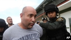 Joseph Manuel Hunter is led by Thai police commandos to Police Aviation Division after being arrested, Sept. 26, 2013. 