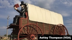 The Railsplitter Covered Wagon statue in Lincoln, Illinois