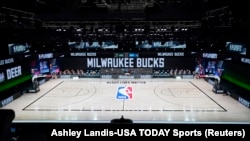 Prazan teren pošto je utakmica Milwaukee - Orlando odložena (Foto: Reuters/Ashley Landis-USA TODAY Sports)