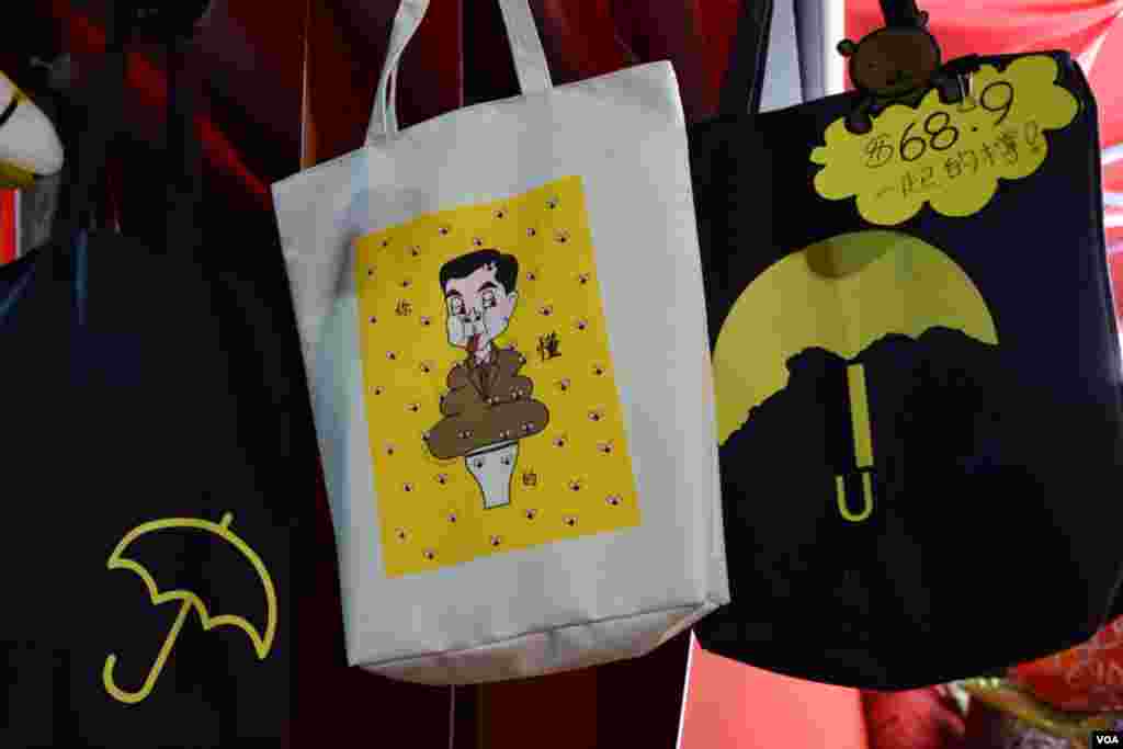 Anti-Leung goods are displayed and sold throughout the Lunar New Year market. (VOA / Tang Hui Yun)