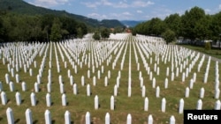 Мемориал, посвященный жертвам расправы в Сребренице. Потокари, Босния и Герцеговина (архивное фото) 