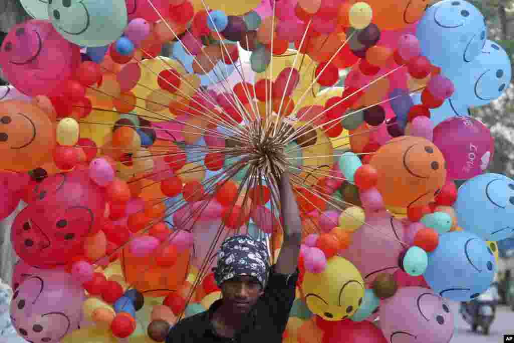 A vendor sells balloons in Ahmedabad, India.