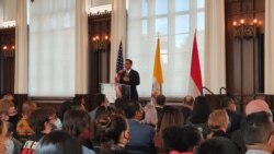 Menteri Koordinator Bidang Kemaritiman dan Investasi Luhut Binsar Pandjaitan paparkan pencapaian dan target Indonesia di masa depan dalam pidato di Catholic University of America di Washington DC, pada 18 Oktober 2021. (Foto: VOA)