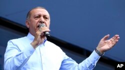 Turkey's President Recep Tayyip Erdogan, addresses supporters of his ruling Justice and Development Party (AKP) during a rally in Nigde, June 11, 2018. Turkey holds presidential and parliamentary elections on June 24, 2018. 