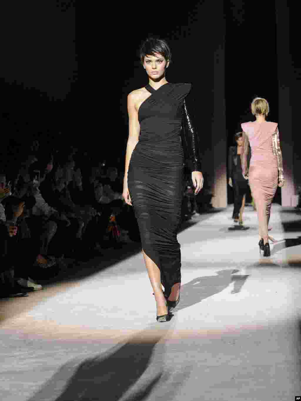 حضور کندال جنر خواهر کیم کارداشیان بعنوان یکی از مدل ها در هفته مد نیویورک