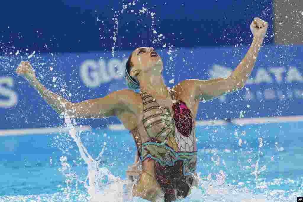 روبی رماتی ۱۷ ساله از تیم آمریکا در مسابقات جام پان آمریکن در شهر لیما در کشور پرو، در رشته شنای موزون هنرنمایی می کند.&nbsp;
