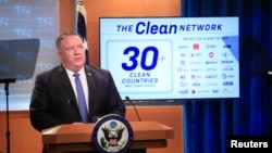 美國務卿蓬佩奧在國務院舉行關於發起淨網行動的記者會上。（2020年8月5日）