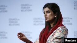 Bộ trưởng Ngoại giao Pakistan Hina Rabbani Khar nói chuyện tại Hội đồng Quan hệ Đối ngoại tại New York, 16/1/2013. 