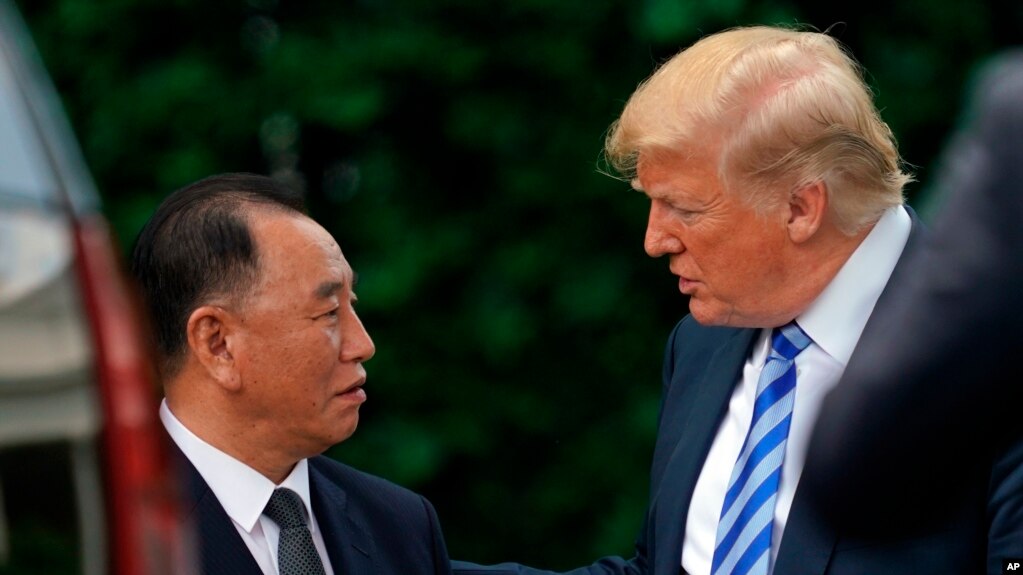El presidente Donald Trump, derecha, se reuniÃ³ el viernes con el funcionario norcoreano en la Casa Blanca por mÃ¡s de una hora.