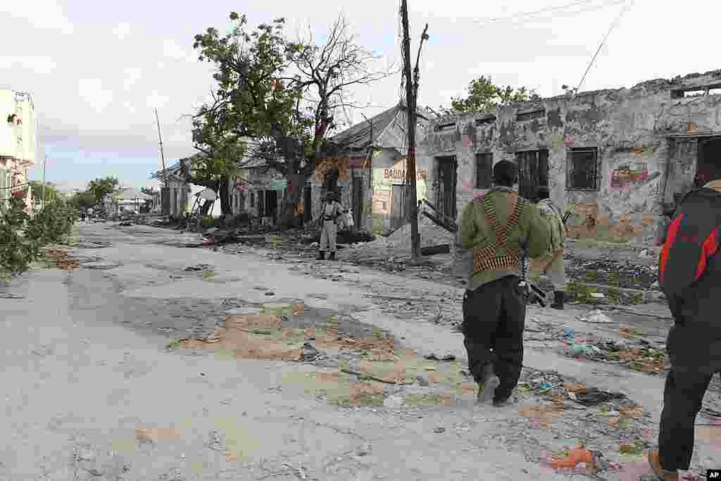 Deserted streets in Bakara Market on August 15, 2011. (P. Heinlein/VOA) 