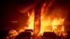 California: incendio forestal deja ciudad en ruinas y miles evacuados