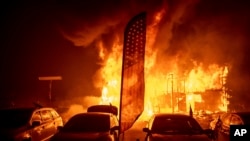 Incendios devoran sitios y dejan miles de evacuados al norte de California.