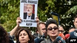 FILE - President of Human Right Association (IHD) Eren Keskin (R) speaks to journalists during a demonstration in front of the Saudi Arabian consulate in Istanbul, in support of missing journalist and Riyadh critic Jamal Khashoggi, Oct. 9, 2018.