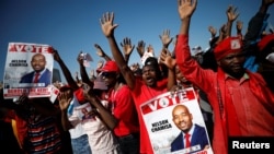 Supporters of Nelson Chamisa's opposition Movement for Democratic Change (MDC) party attend the final election rally in Harare, Zimbabwe, July 28, 2018. 