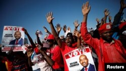 Supporters of Nelson Chamisa's opposition Movement for Democratic Change (MDC) party attend the final election rally in Harare, Zimbabwe, July 28, 2018. 