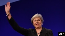 Тереза Мэй выступает на конференции Консервативной партии в Бирмингеме, Англия, 3 октября 2018 года