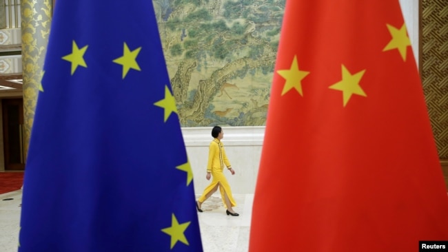 资料照：中国和欧盟旗帜