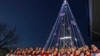 Tổ chức Cơ đốc giáo dựng cây Noel khổng lồ gần biên giới Bắc Triều Tiên 