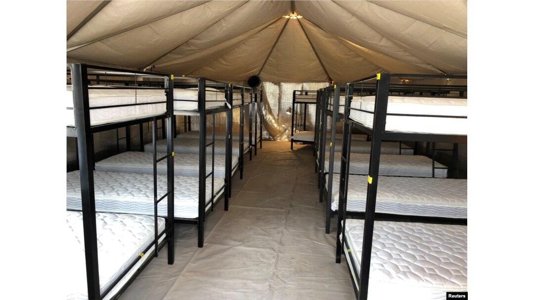 Situasi asrama di Tornillo, tempat penampungan anak-anak dari para orang tua migran yang ditahan, di Tornillo, Texas, 14 Juni 2018. (Foto U.S. Department of Health and Human Services via Reuters)