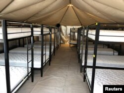 Situasi asrama di Tornillo, tempat penampungan anak-anak dari para orang tua migran yang ditahan, di Tornillo, Texas, 14 Juni 2018. (Foto U.S. Department of Health and Human Services via Reuters)