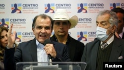 El candidato presidencial del partido Centro Democrático de Colombia, Óscar Iván Zuluaga, habla después de ganar la consulta interna del partido, en Bogotá, el 22 de noviembre de 2021.